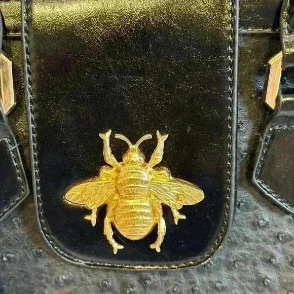 NWT! 🐝🐝🐝Handmade Bosom Buddy Bag Black with Large Gold Bee Closure - Picture 2 of 11